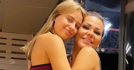 Sylwia Bomba łapie za pupę Oliwię Bieniuk podczas treningu do "Tańca z Gwiazdami" (FOTO)