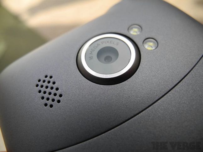 HTC Titan II (fot. theverge.com)