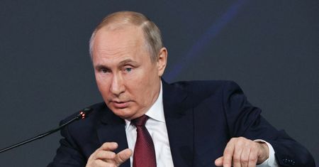Kłamliwe teorie Putina. Twierdził, że Rosja "miażdży ukraińską broń jak orzechy"