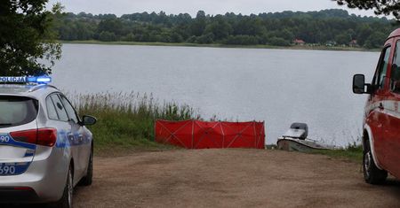 Dąbrówno: Wypłynął na ryby i nie wrócił. Żona znalazła wywróconą łódź i dryfujące ciało