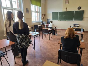 Matury na finiszu, egzaminy ósmoklasistów zakończone, teraz pozostaje czekanie na wyniki. Kiedy dotrą do szkół?