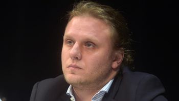 Tak wygląda grobowiec Piotra Woźniaka-Staraka. Mauzoleum z jasnego kamienia wyróżnia się na tle cmentarza (FOTO)