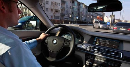 Reklamy i oferty na ekranie iDrive? BMW już testuje takie rozwiązanie