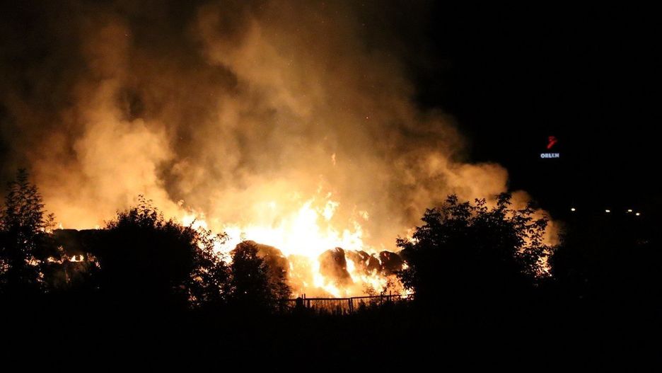 Pożar stogów siana przy ul. Ostroroga w Lesznie