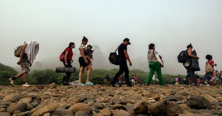 "Lekarze bez granic" alarmują: "Namioty gwałtu" dla dzieci migrantów