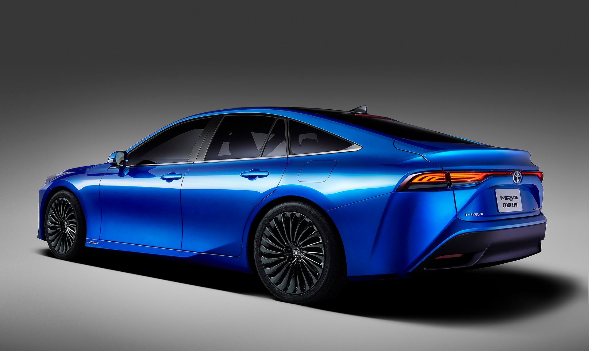 Toyota wkrótce wprowadzi na rynek już drugą generację swojego napędzanego ogniwami paliwowymi modelu Mirai (fot. Toyota)