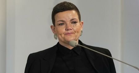 Emocje na pogrzebie Celińskiej. Drżący głos i łzy minister kultury