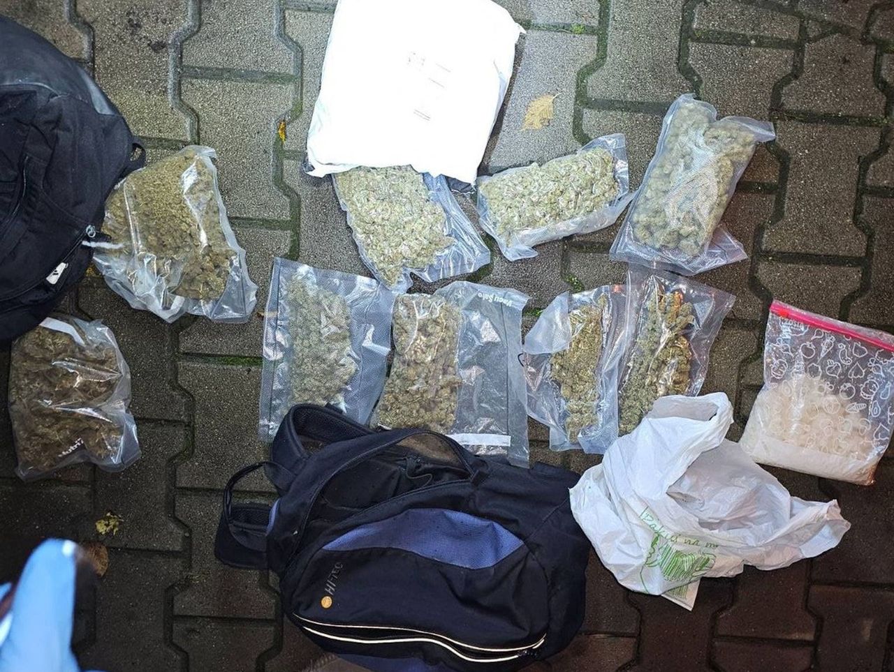 Kraków: 40-latek ukrywał blisko 1,5 kilograma narkotyków