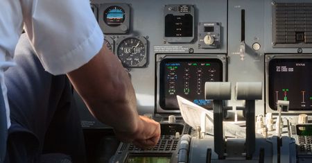 Zamiast latać, jeżdżą pociągami. Pandemia zmusiła pilotów do zmiany pracy