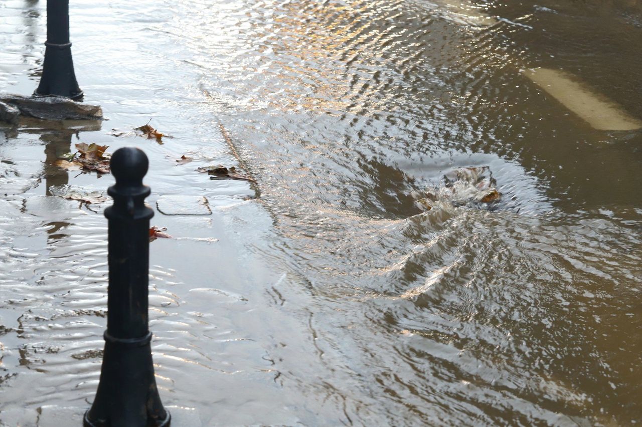 Łódź: Utrudnienia w ruchu przez awarie sieci wodociągowych