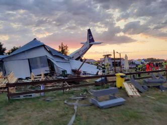 Samolot spadł na hangar na lotnisku w Chrcynnie. Są ofiary