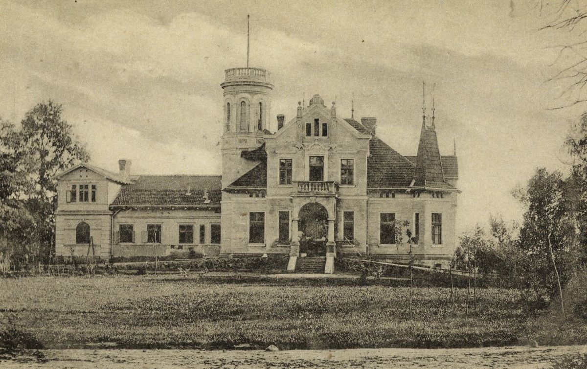 Pałac w Oblęgorku na pocztówce z początku XX w.