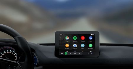 Android Auto został ulepszony. Pojawiło się sporo nowych funkcji