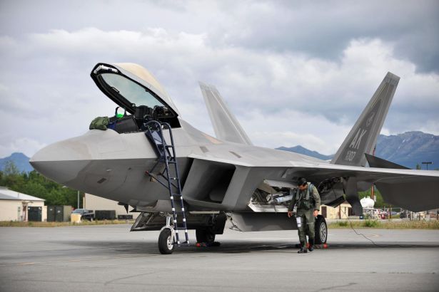 Raptor wciąż śmiertelnie groźny... dla swoich pilotów