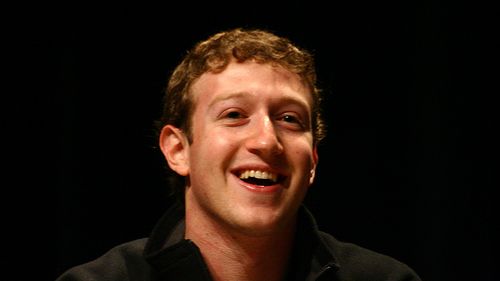 Smartfon HTC z fizycznym skrótem do Facebooka? 1