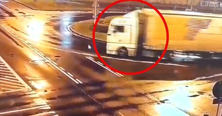 Jechał pod prąd na rondzie. Policjanci od razu sprawdzili jedną rzecz