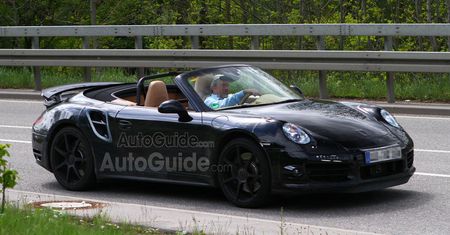 Porsche 911 Turbo Cabriolet (2013) - widać coraz więcej