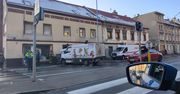 Legnica: Dostawczak "wbił się” w fasadę domu. Nikt nie ucierpiał