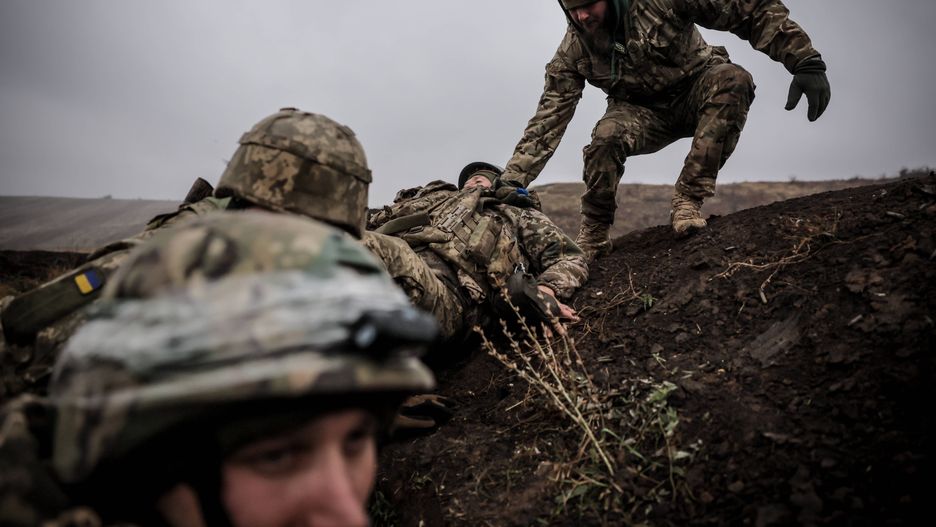 Ukrainian servicemen at training field in Donetsk region
epa11707132 A handout picture made available by the press service of the 24th Mechanized Brigade of the Ukrainian Armed Forces on 07 November 2024 shows servicemen of the 24th Mechanized Brigade in action at a training field in the Donetsk region, Ukraine, 06 November 2024, (issued 07 November 2024), amid the Russian invasion.  EPA/24 Mechanized Brigade HANDOUT  HANDOUT EDITORIAL USE ONLY/NO SALES 
Dostawca: PAP/EPA.
24 Mechanized Brigade HANDOUT
conflict, trench, soldier, military, army, war