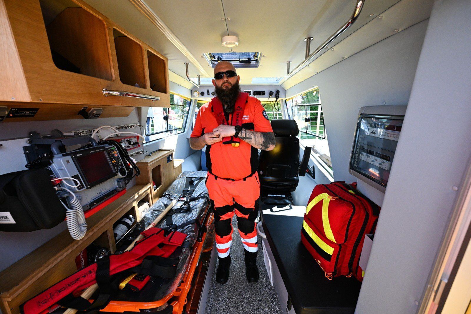 Wodowanie nowego ambulansu wodnego na Jeziorze Solińskim w Polańczyku, 4 bm. W sezonie letnim ambulans będzie wykorzystywany na Jeziorze Solińskim przez Bieszczadzkie Pogotowie Ratunkowe.