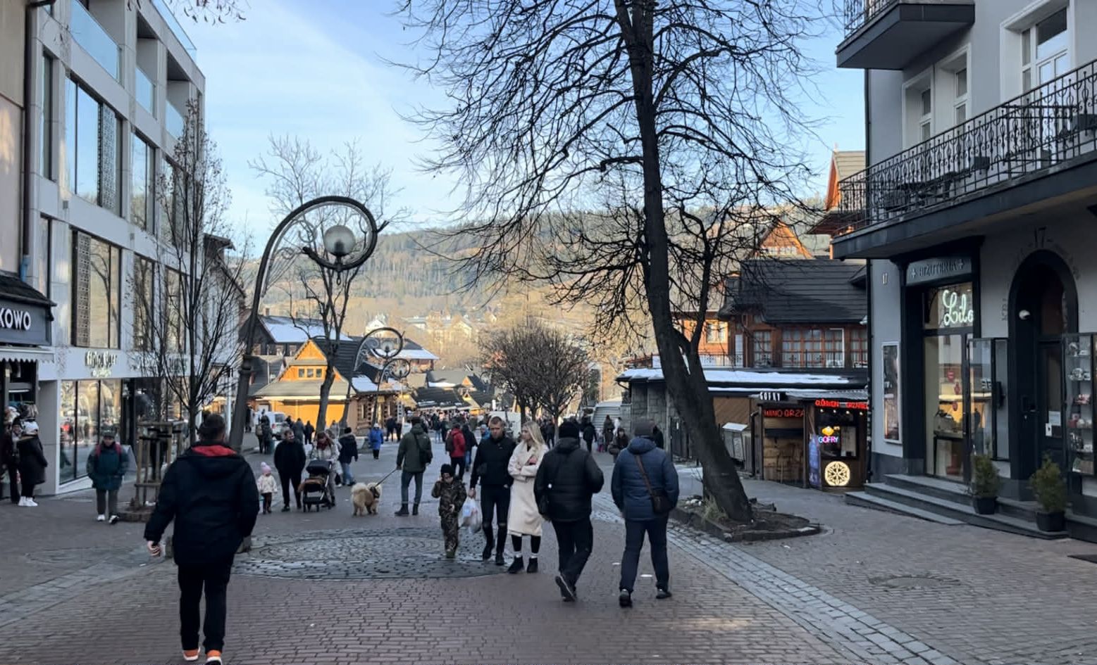 Krupówki na niewiele ponad tydzień przed świętami