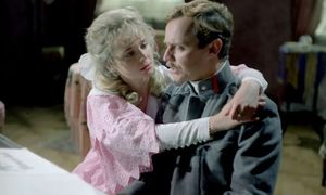 "Reżyserzy lubili mnie rozbierać". Ikona lat 90. skończyła 66 lat