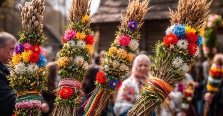 Połykali "kotki" i zatykali palmy na dachach. Niedziela Palmowa na terenach obecnego LSM