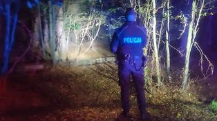 Zauważył rzeczy na skraju lasu. Szukali całą noc. Znamy finał