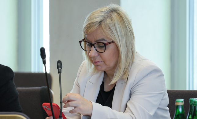 "PiS wnioskiem pomaga minister". Termin głosowania ma zagrać na nosie krytykom Hennig-Kloski