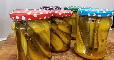 Najlepszy przepis na kanapkowe ogórki z kurkumą do słoików
