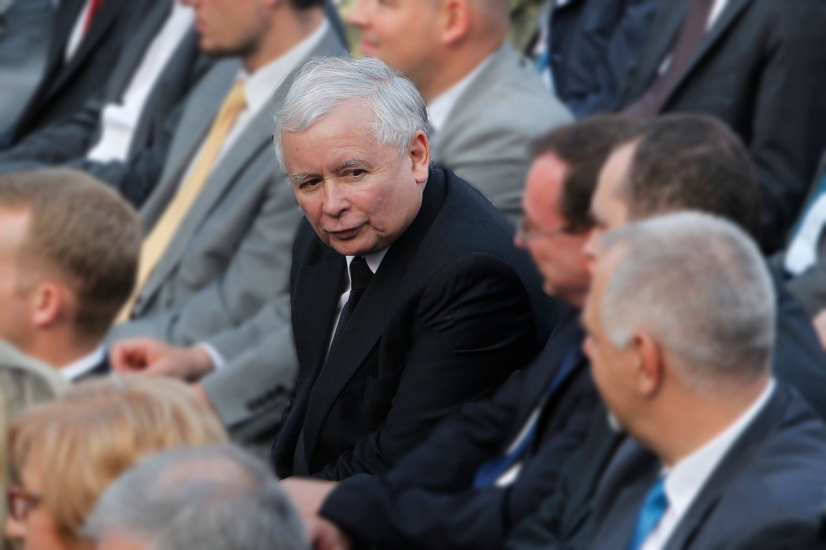 jaroslaw kaczynski pis sonda cbos