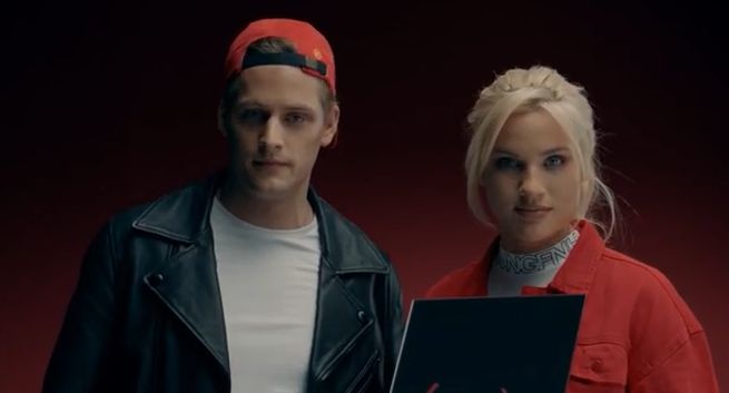 Prezerwatywy (durex) Red w kampanii na rzecz walki z HIV i AIDS. W spotach Karolina Gilon i Jakob Kosel (wideo)