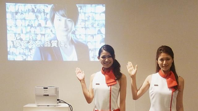 Ricoh przedstawia projektor o najkrótszej ogniskowej 1