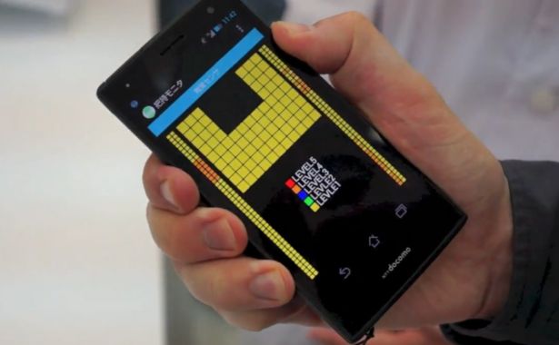 Grip UI - kontroluj smartfona, ściskając go [wideo]