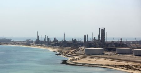 Atak drona na koncern naftowy. Saudi Aramco zamyka rafinerię