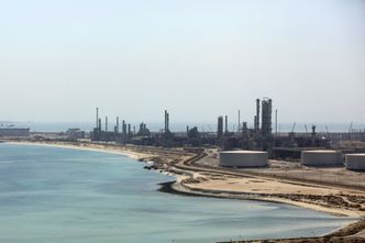 Atak drona na koncern naftowy. Saudi Aramco zamyka rafinerię