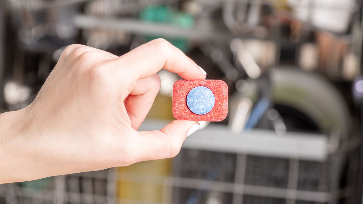 Tabletka do zmywarki - można nią wyczyścić piekarnik.