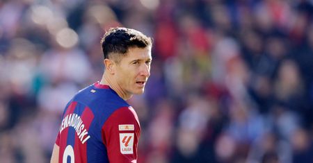 Dług goni dług. Ujawniają problemy FC Barcelony, Robert Lewandowski nadal niespłacony