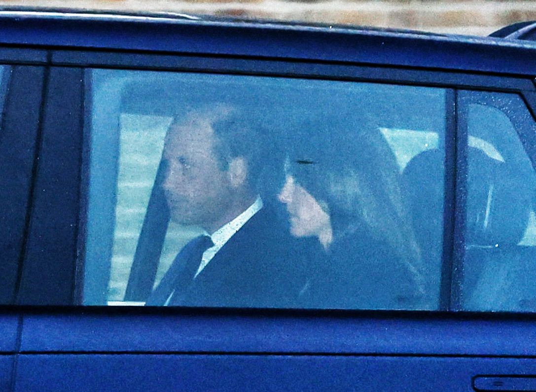 Księżna Kate i William w drodze do Pałacu Buckingham 