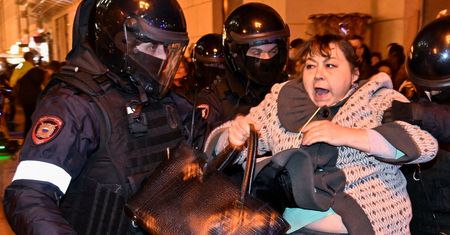 Historia zatacza koło. Rosjanki znów protestują przeciwko poborowi do armii