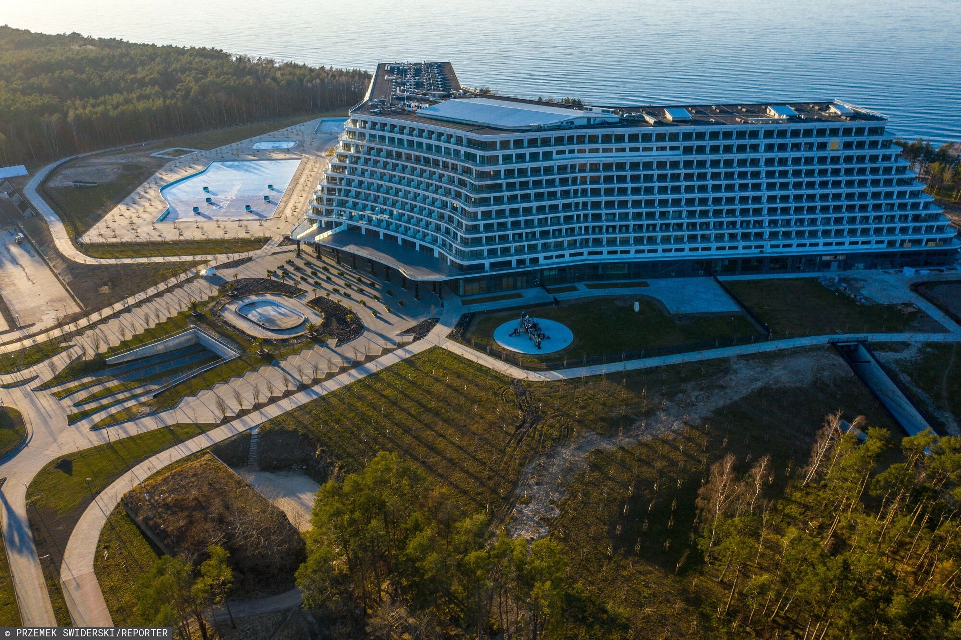 Hotel w Pobierowie jest kontrowersyjny? Nie – to symbol naszych czasów