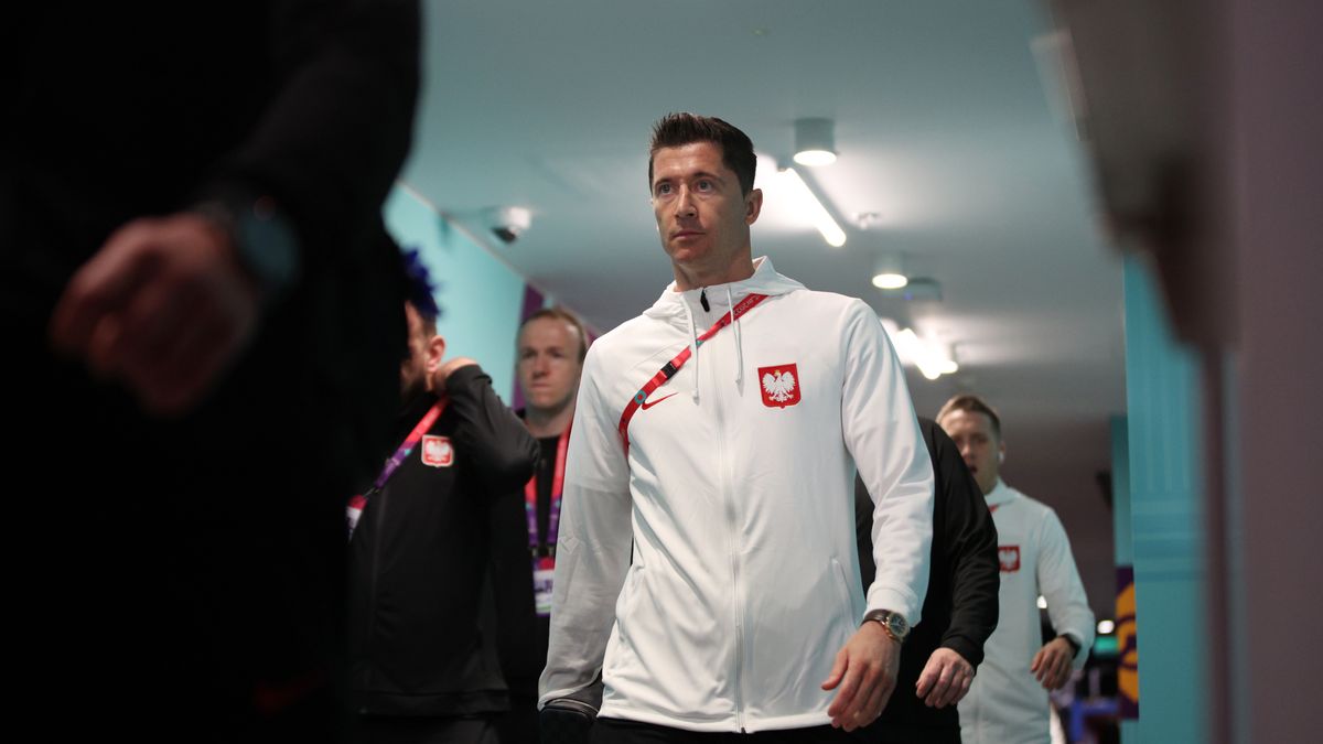 DOHA, QATAR - NOVEMBER 30: Robert Lewandowski of Poland arrives at the stadium prior to the FIFA World Cup Qatar 2022 Group C match between Poland and Argentina at Stadium 974 on November 30, 2022 in Doha, Qatar. (Photo by Adam Pretty - FIFA/FIFA via Getty Images)