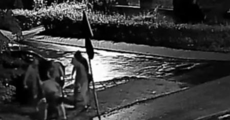 Młoda Ferajna, stara patologia. Kibole Wisły w pięciu skatowali człowieka. Kilka minut wstrząsających nagrań