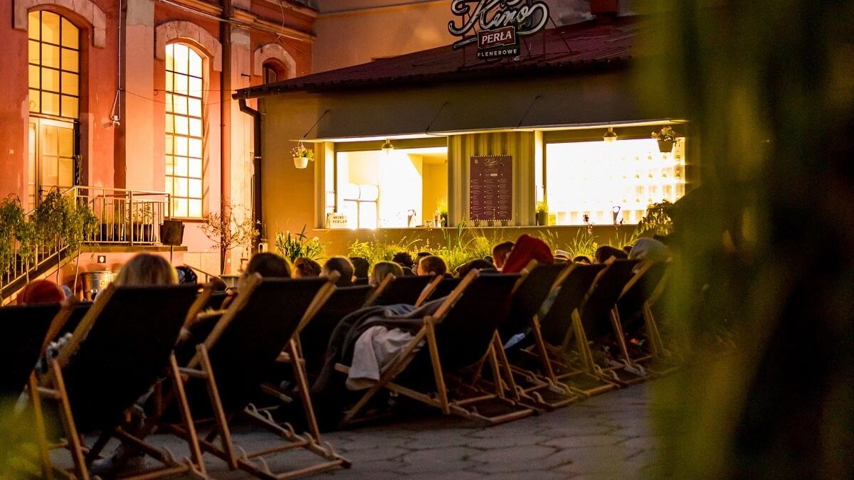 Plenerowe Kino Perła przy ul. Bernardyńskiej w Lublinie