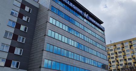 Czekają na dyplomy. Kłopoty studentów byłego Collegium Humanum