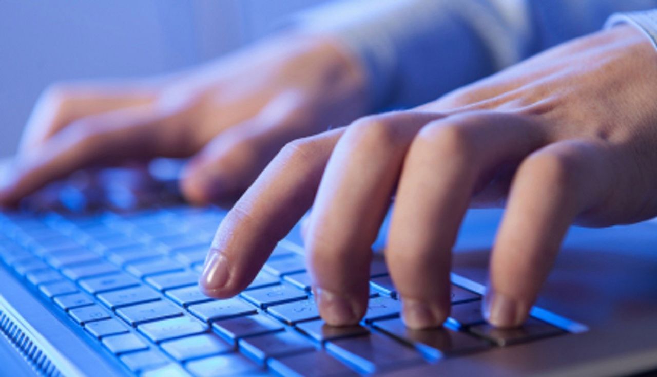 33-latek okradał ludzi przez internet. Grozi mu 8 lat więzienia (fot. Flickr)