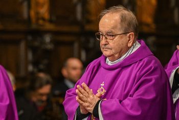 Rydzyk wezwany do prokuratury. W rocznice powstania Rafia Maryja