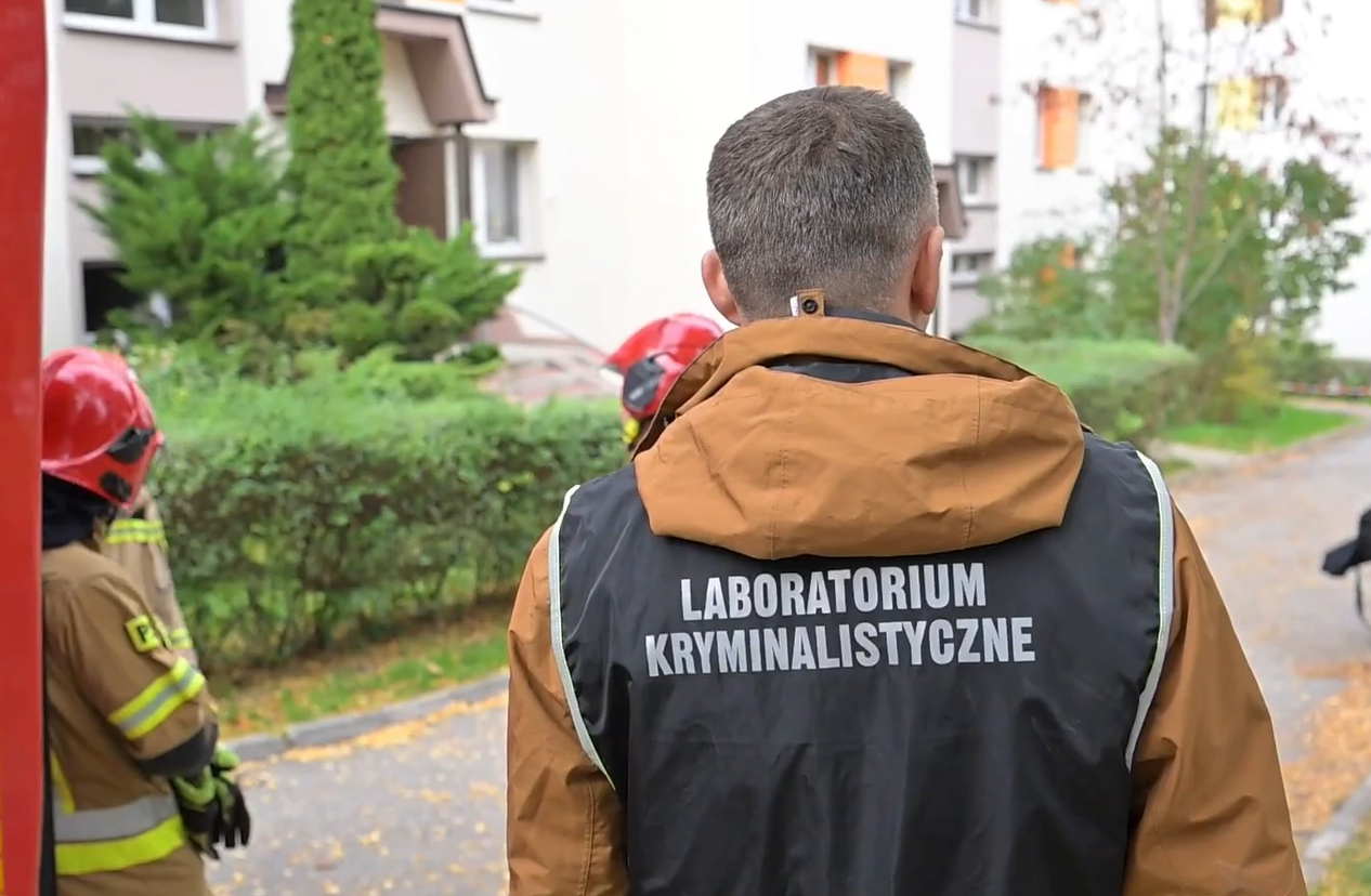 Cztery ciała w mieszkaniu w Kielcach. Policja i prokurator na miejscu