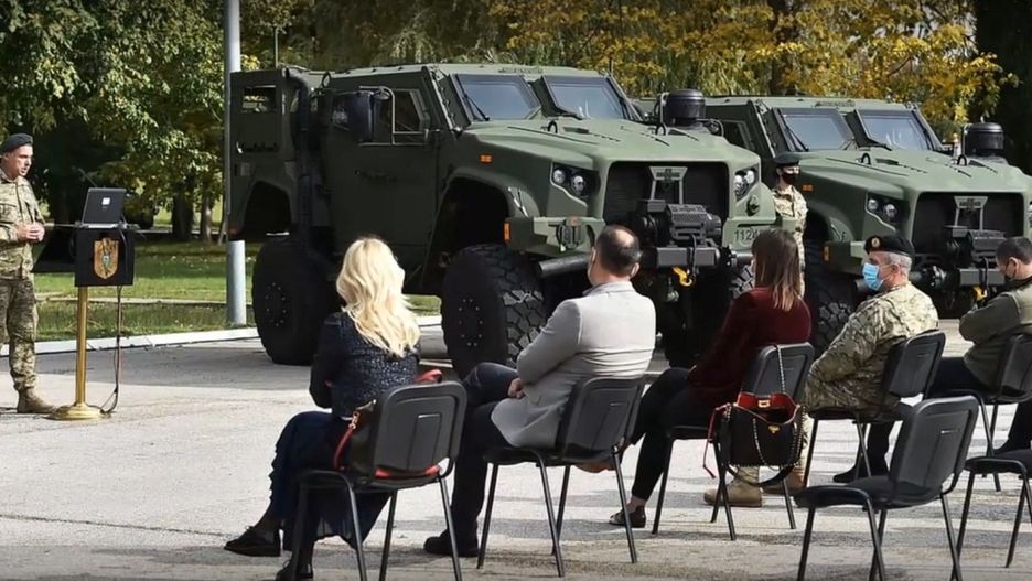 Czarnogóra otrzymała pojazdy JLTV od USA. 