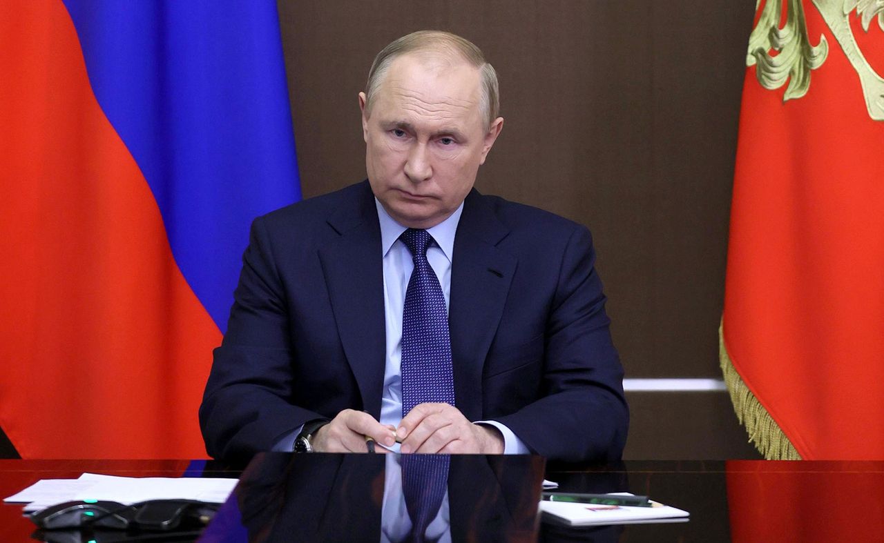 Putin się zbroi. Wiceszef MSZ: sytuacja jest niezwykle poważna